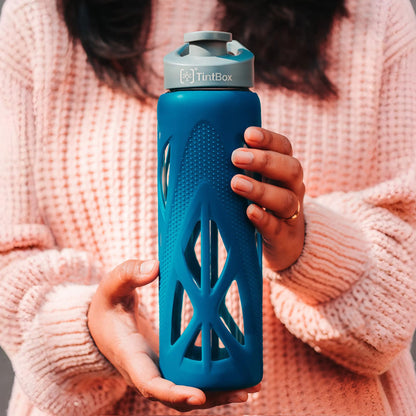 Borosilicate Glass Water Bottle with Protective Silicone Sleeve, 750 ml