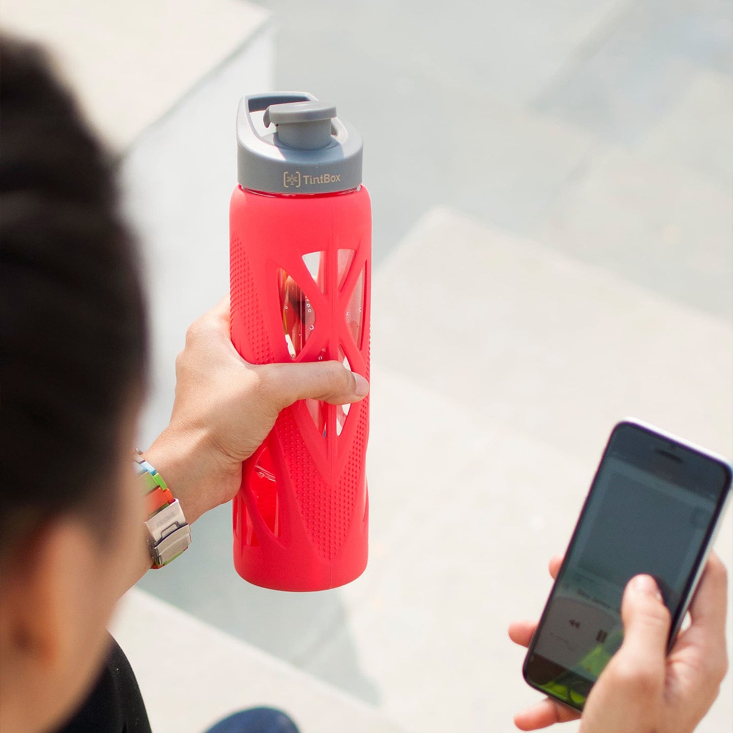 Borosilicate Glass Water Bottle with Protective Silicone Sleeve, 750 ml