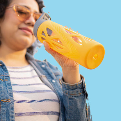 Borosilicate Glass Water Bottle with Protective Silicone Sleeve, 750 ml